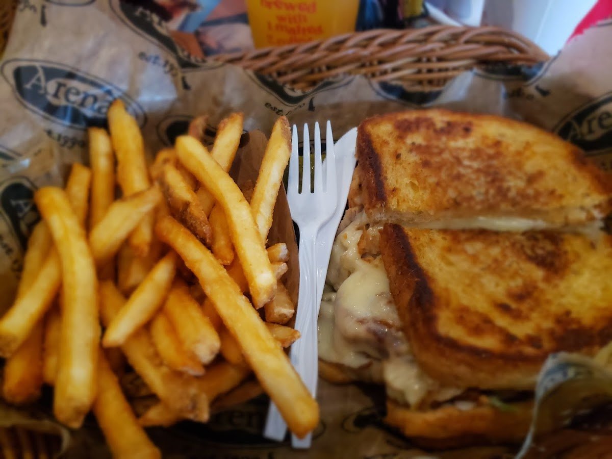 Arena's Deli restaurant photo