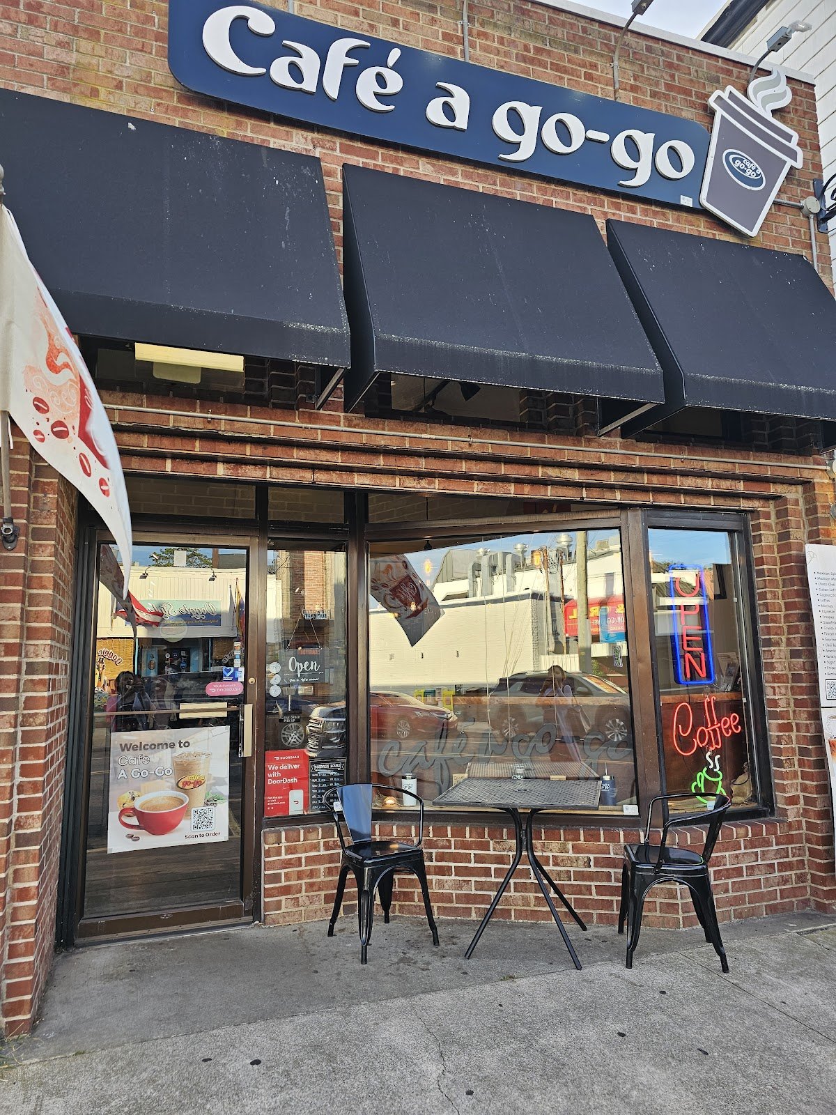 Cafe a Go-Go restaurant photo