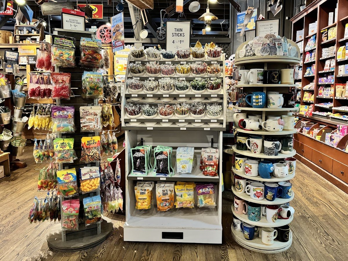 Cracker Barrel Old Country Store restaurant photo