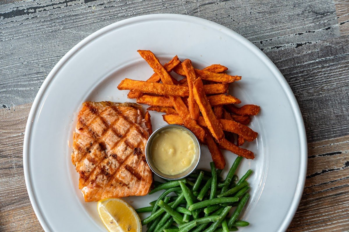 FINS Ale House & Raw Bar restaurant photo