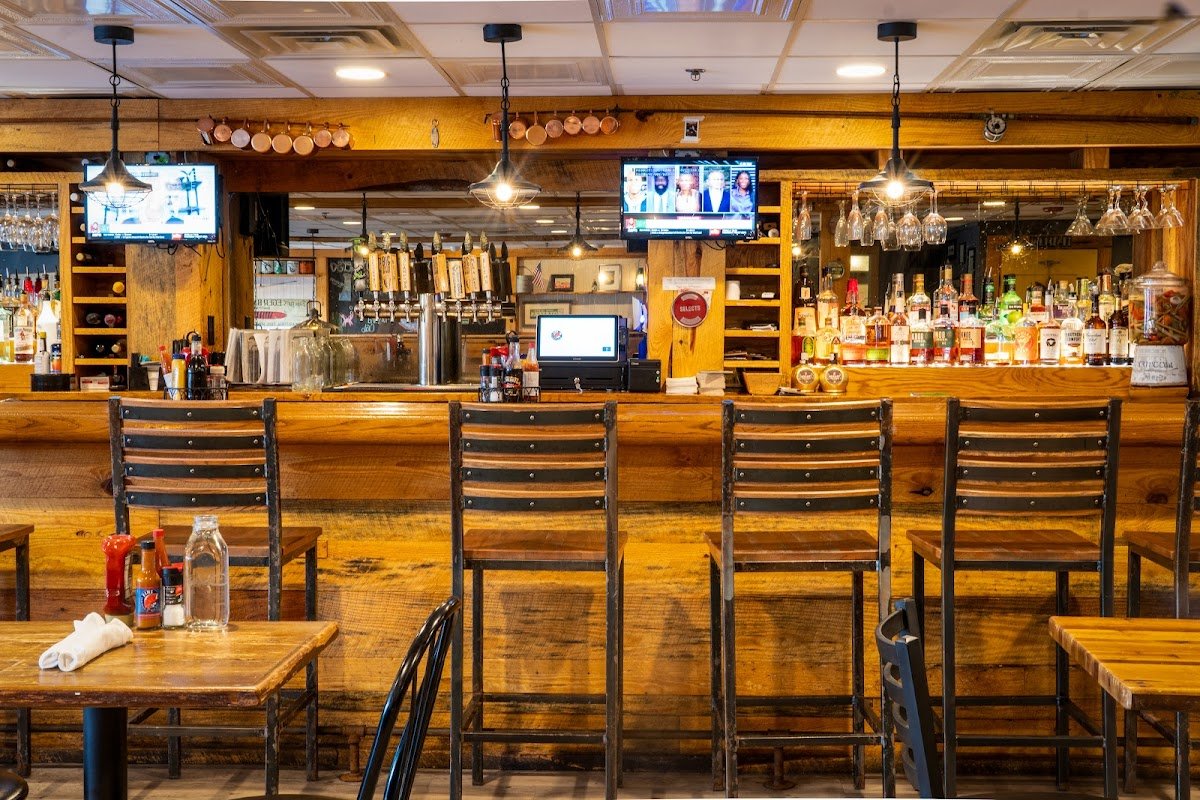 FINS Fish House & Raw Bar restaurant photo