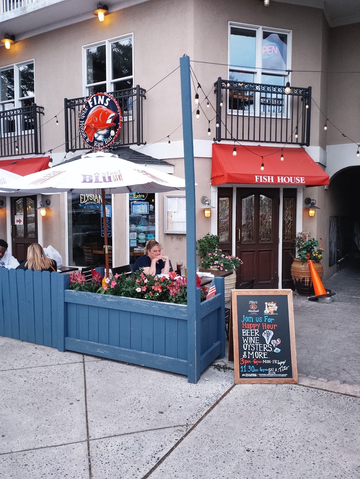 FINS Fish House & Raw Bar restaurant photo