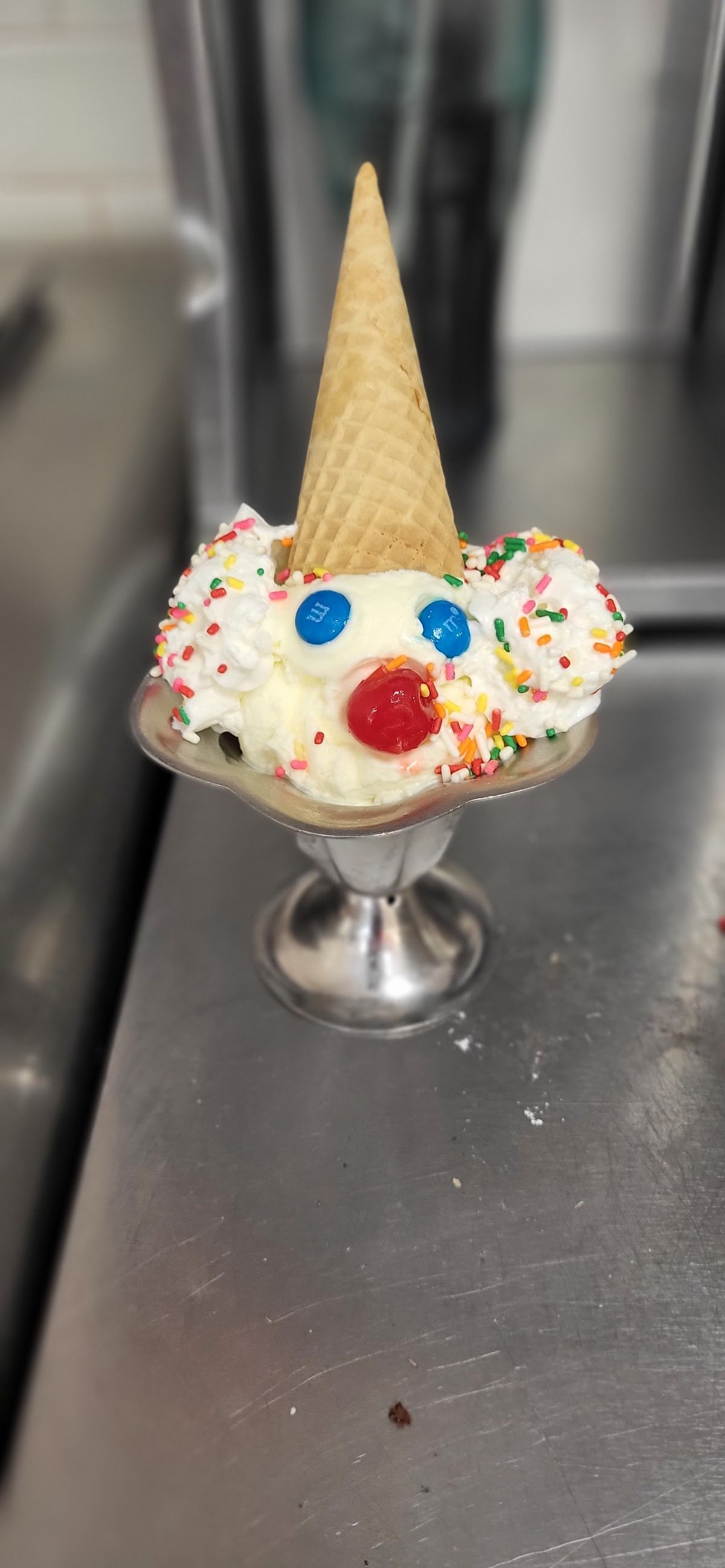 Friendly's restaurant photo