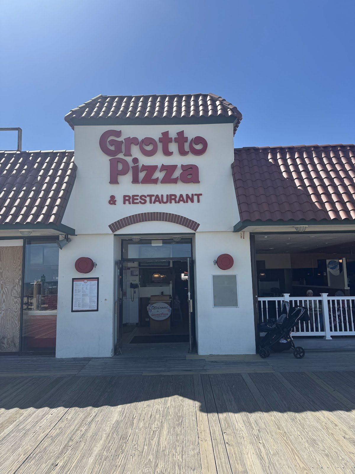 Grotto Pizza restaurant photo