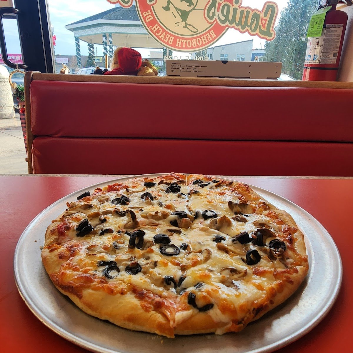 Louie's Pizza restaurant photo