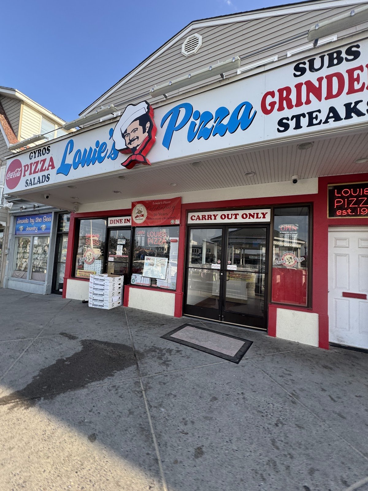Louie's Pizza restaurant photo