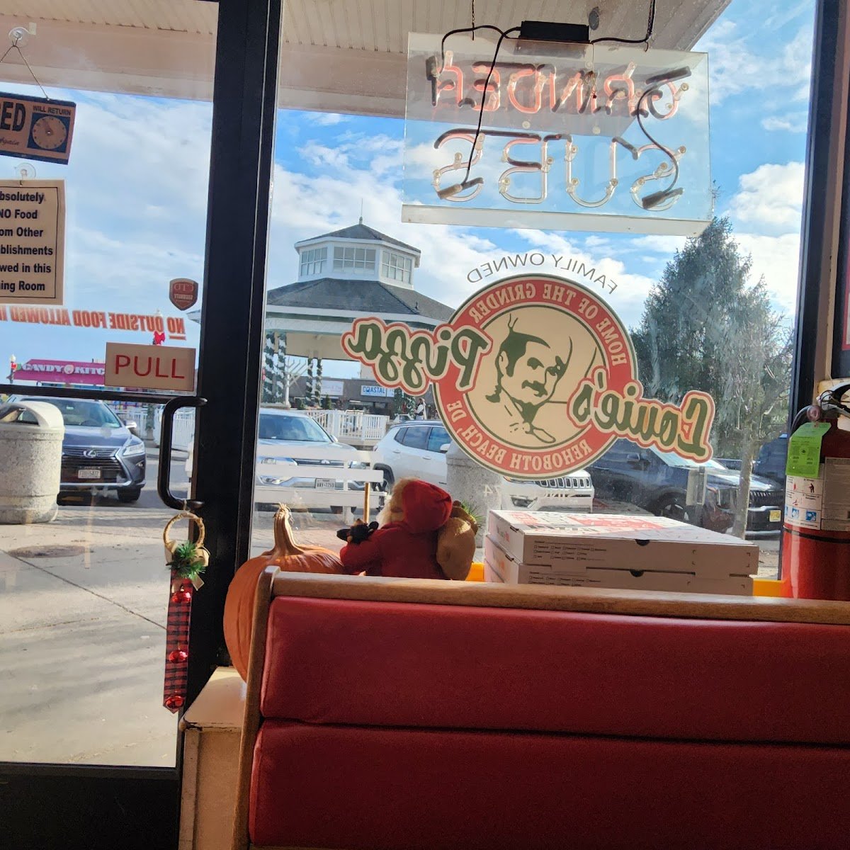 Louie's Pizza restaurant photo